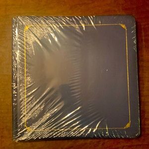 NWOT Creative Memories Navy Blue Scrapbook Album, fits 12 x 12 pages.